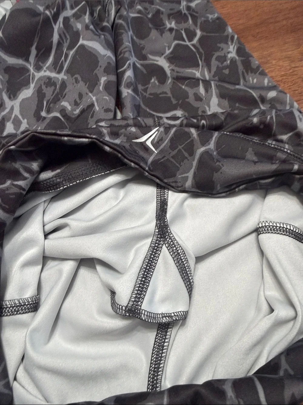 2 old navy printed active leggings for girls